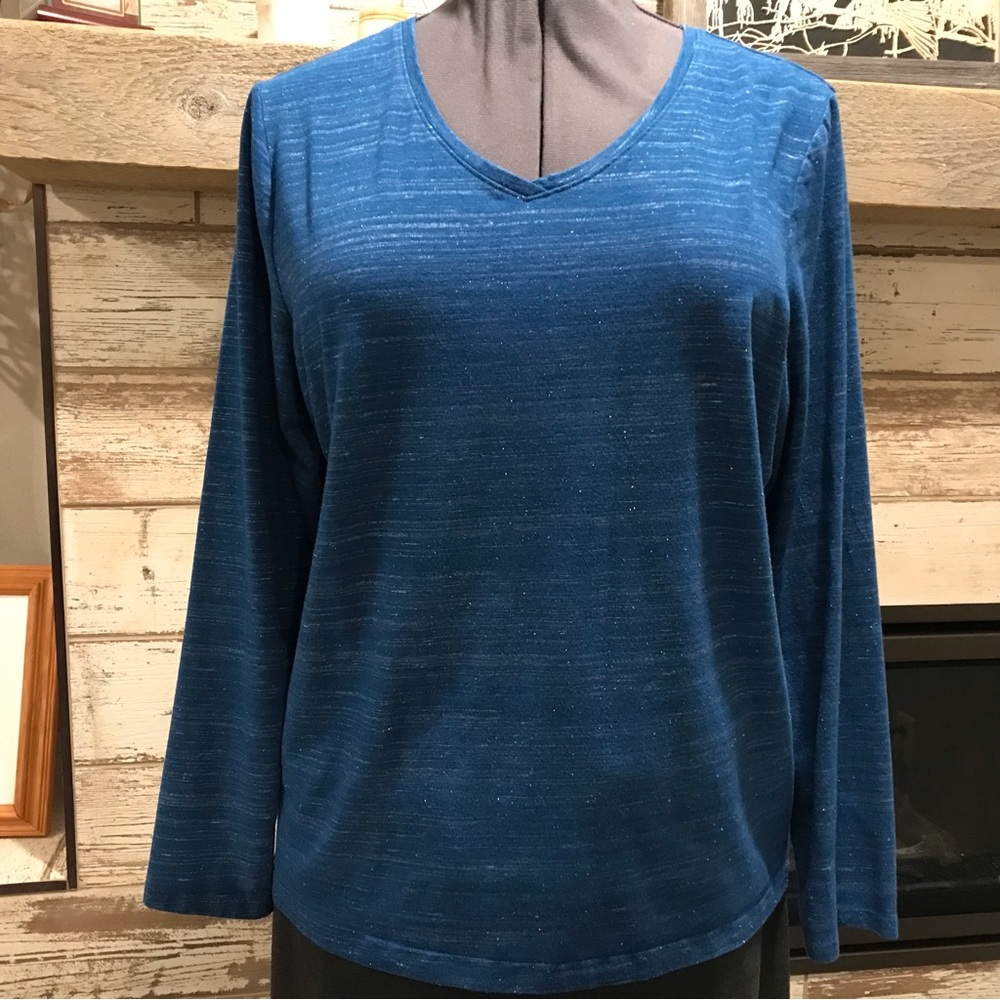 Croft & Barrow long sleeve v-neck t-shirt. Blue stripes